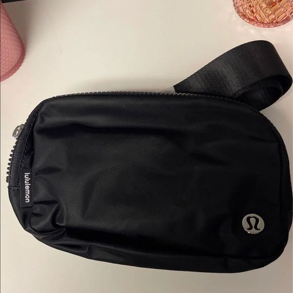 lululemon athletica Handbags - Lululemon everywhere belt bag new Black